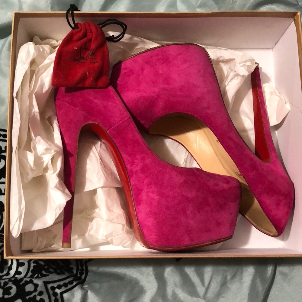 ❌SOLD❌ Christian louboutin daffodil heels.